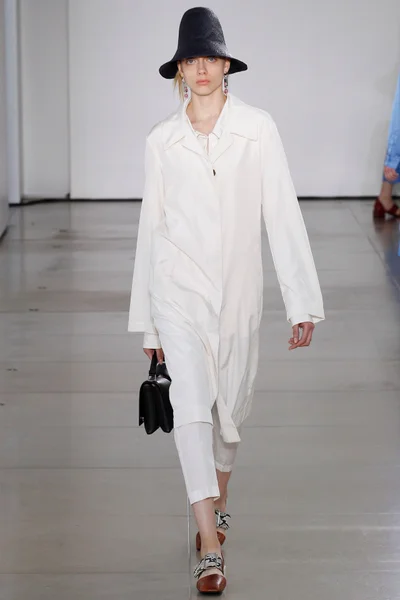 Look 15
